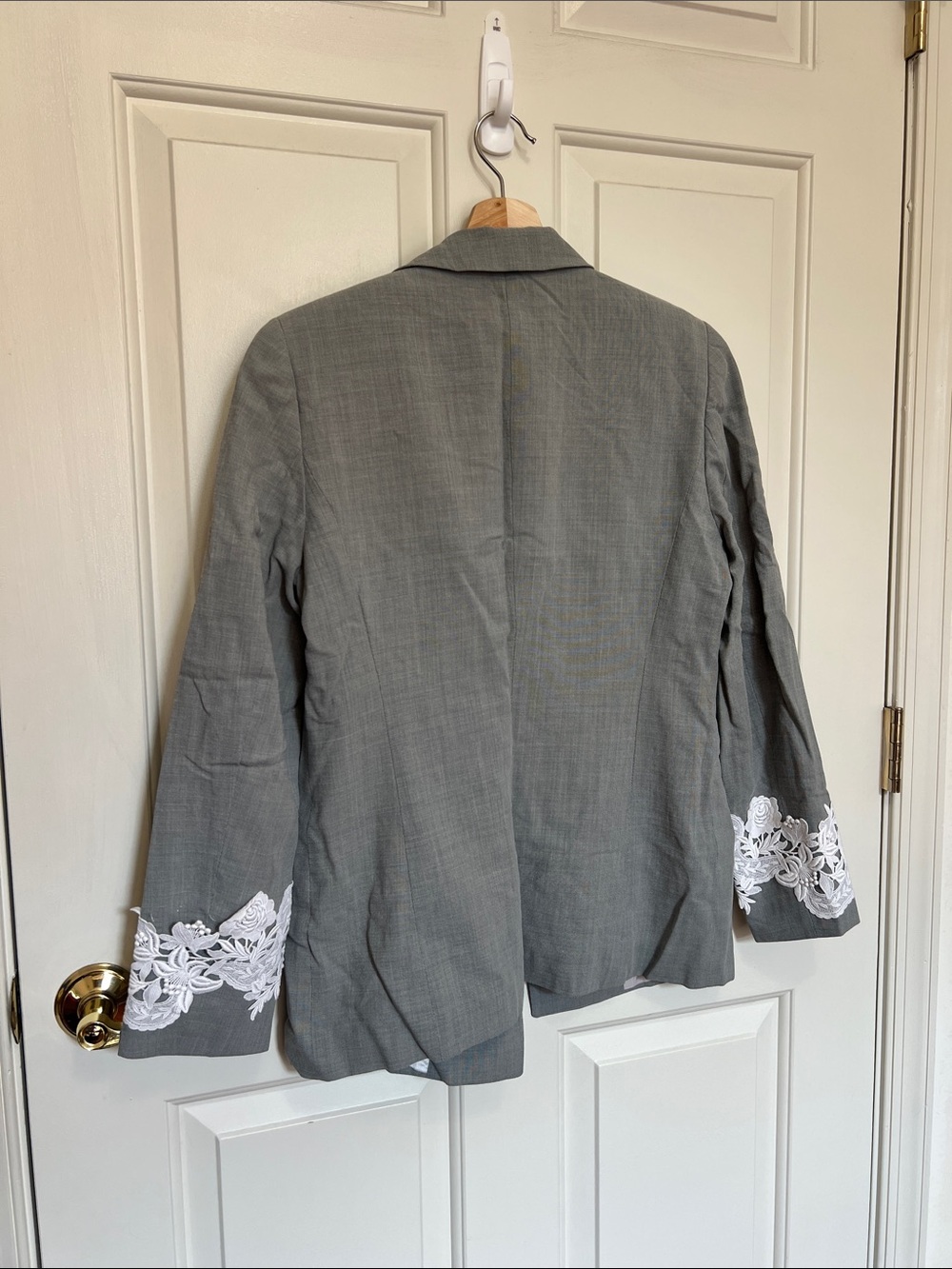Louis Feraud Gray Blazer with White Lace Trim - Picture 12 of 16